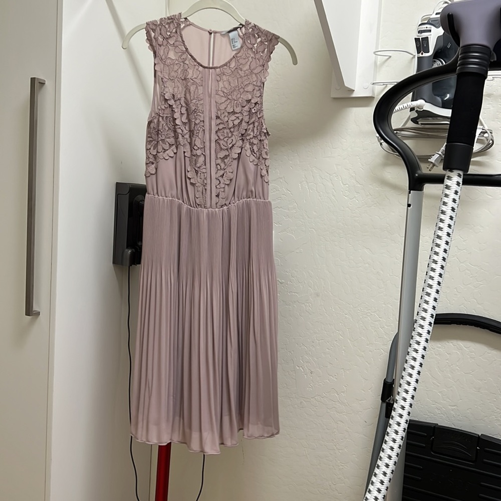 H&M only wore 2 times does not fit anymore. Bought it for 70$ - Picture 3 of 3